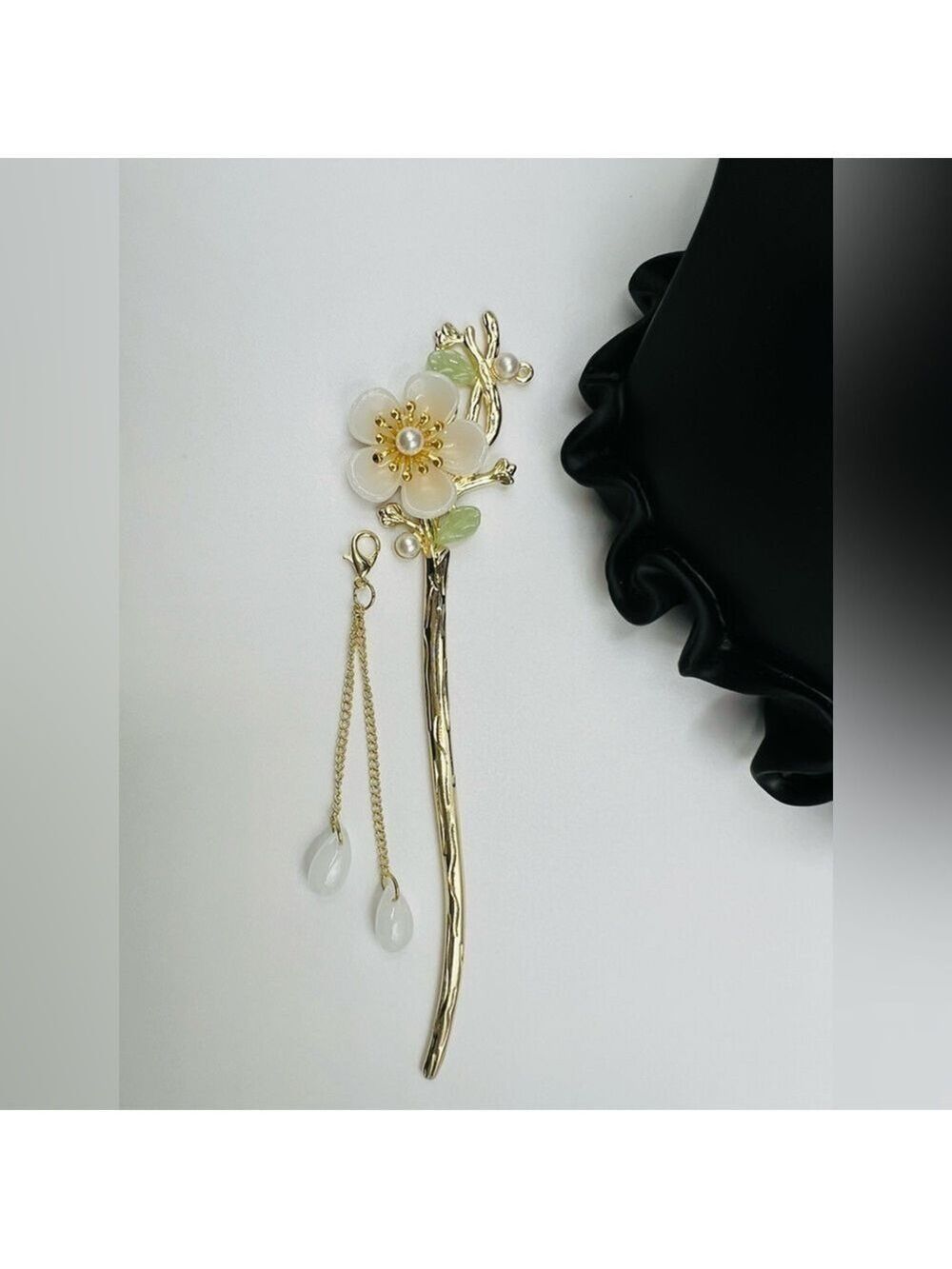 Elegant Gold and White Floral Hairpin with Pearl Accents - Picture 4 of 4